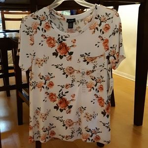 Cute floral pocket tee